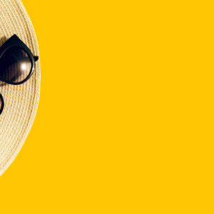 cropped-straw-hat-with-sunglasses-yellow